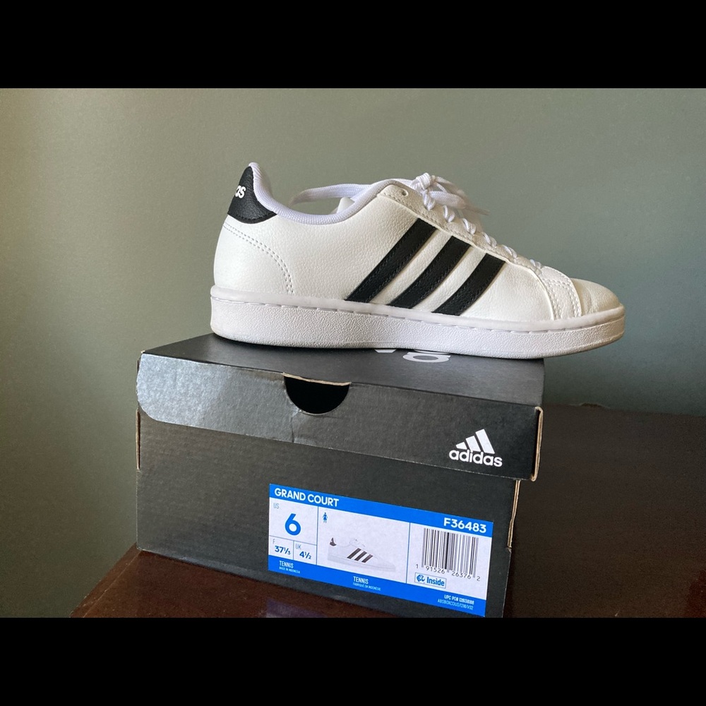 Women’s Adidas Sz 6 Grand Court Sneakers
